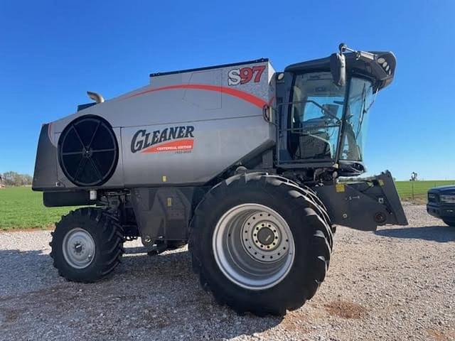 Image of Gleaner S97 equipment image 3