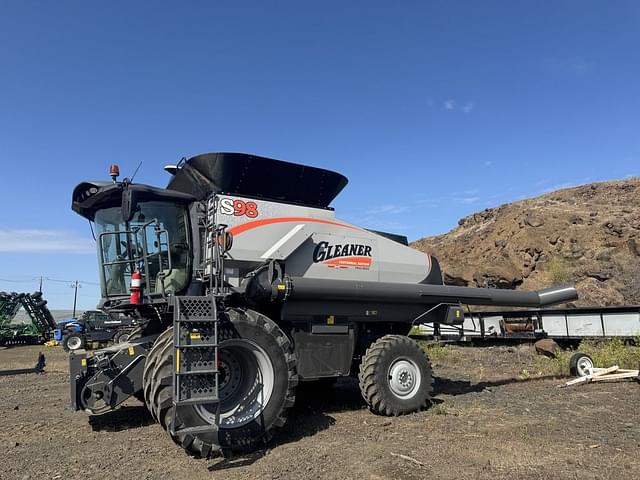 Image of Gleaner S98 equipment image 1