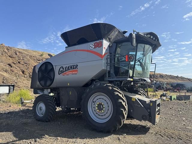 Image of Gleaner S98 equipment image 4