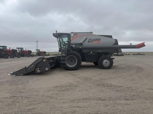 Image of Gleaner S97 equipment image 1