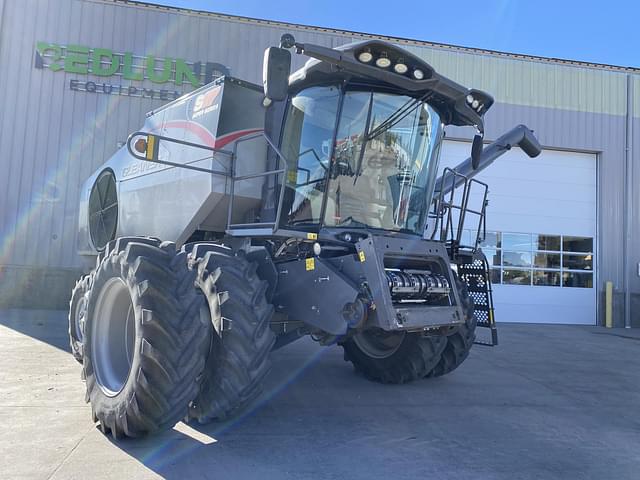 Image of Gleaner S97 equipment image 1