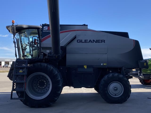 Image of Gleaner S97 equipment image 2