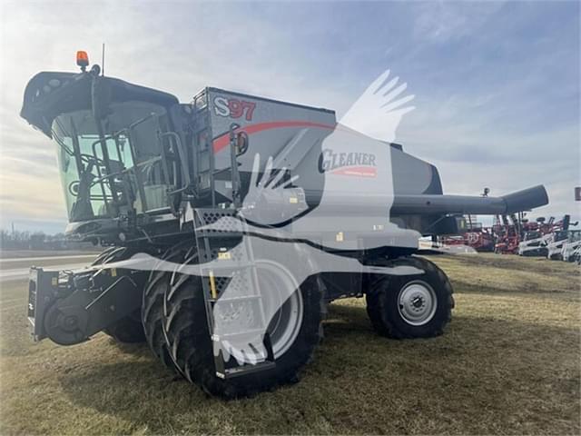 Image of Gleaner S97 equipment image 1