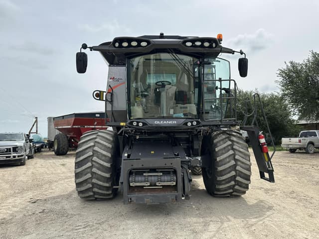 Image of Gleaner S98 equipment image 1