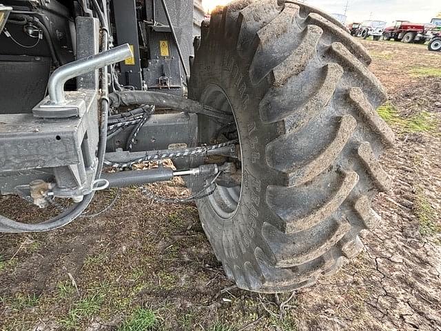 Image of Gleaner S98 equipment image 4
