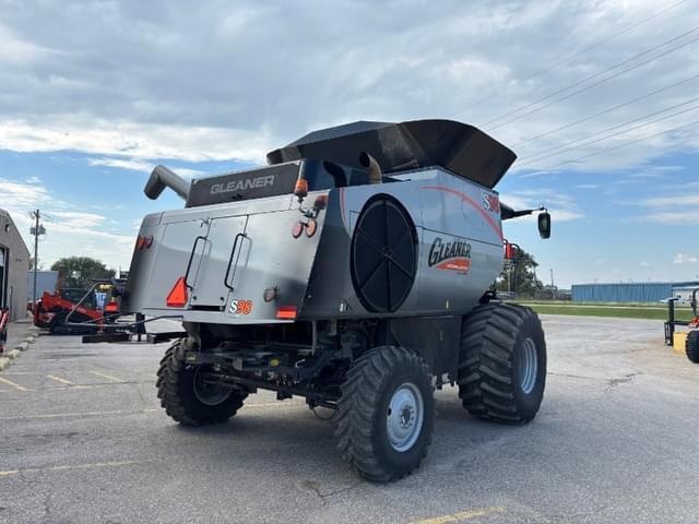 Image of Gleaner S98 equipment image 2