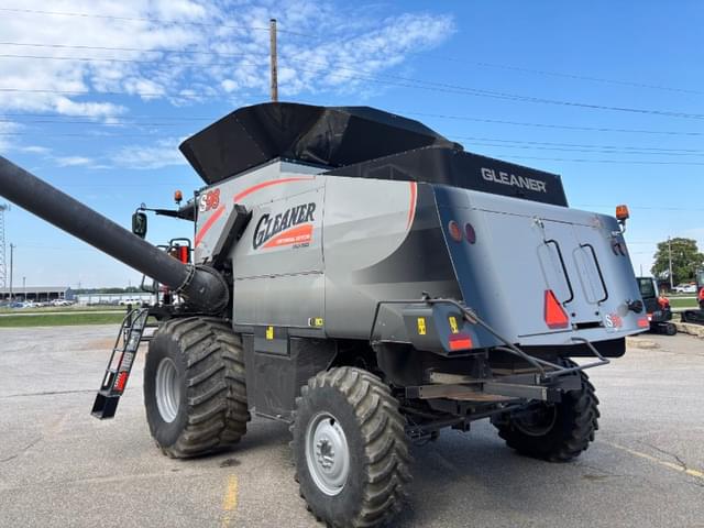 Image of Gleaner S98 equipment image 3