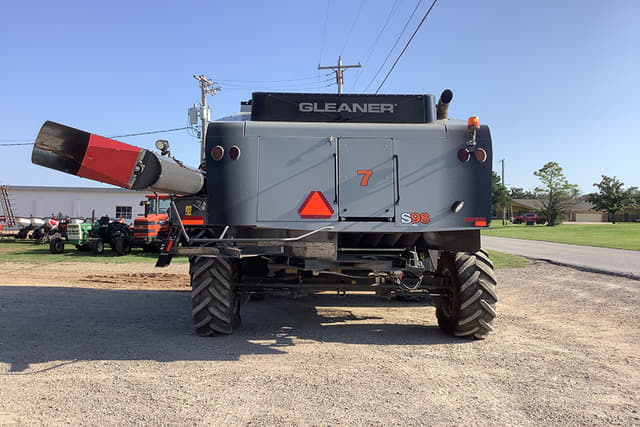 Image of Gleaner S98 equipment image 3