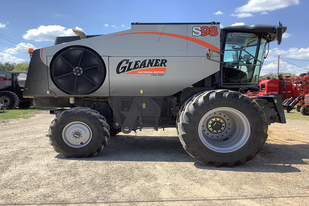 Image of Gleaner S98 Image 1
