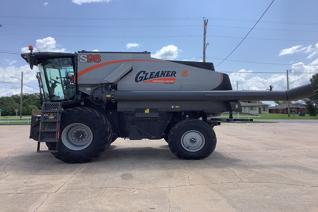 Gleaner S98 Equipment Image0