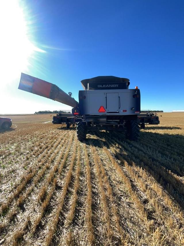 Image of Gleaner S98 equipment image 4