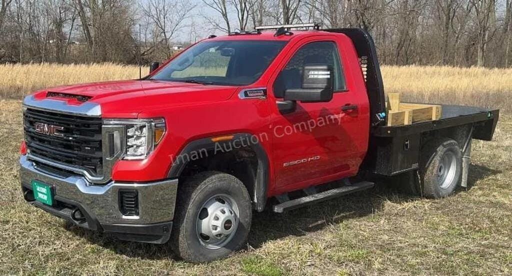 2023 GMC 3500HD Equipment Image0