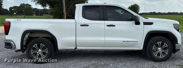 Image of GMC Sierra 1500 equipment image 3
