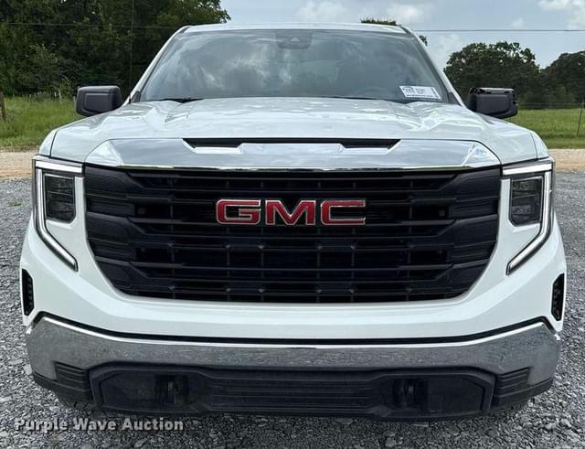 Image of GMC Sierra 1500 equipment image 1
