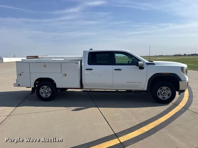 Image of GMC 2500HD equipment image 3