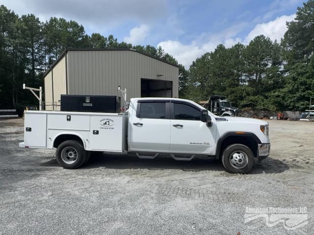 Image of GMC 3500HD equipment image 3