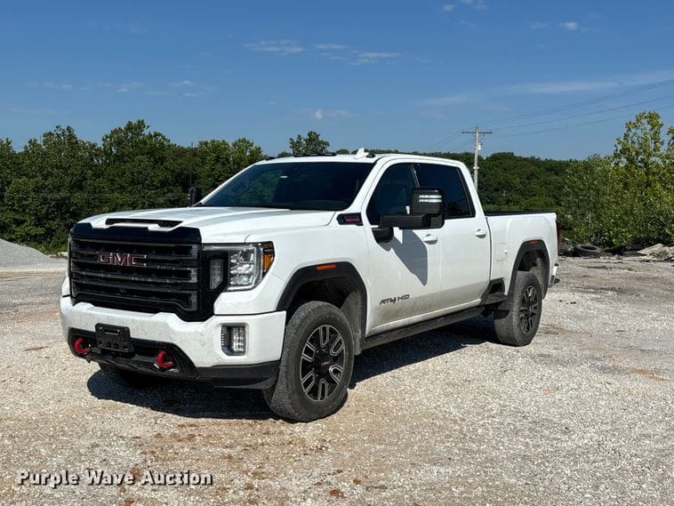 2023 GMC 3500HD Equipment Image0