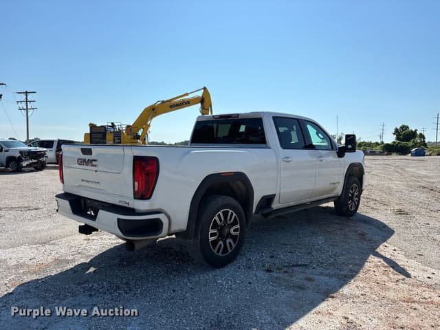 Image of GMC 3500HD equipment image 4