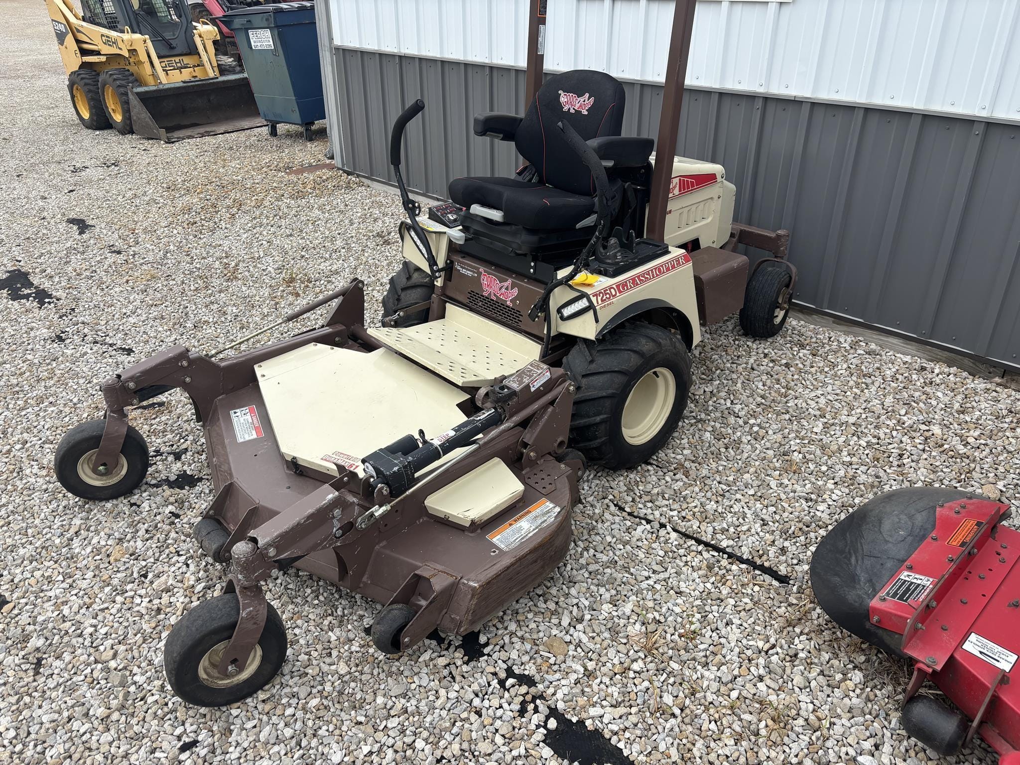 2023 Grasshopper 725DT6 Equipment Image0