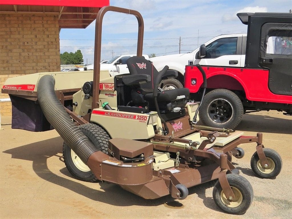 2023 Grasshopper 325D Equipment Image0