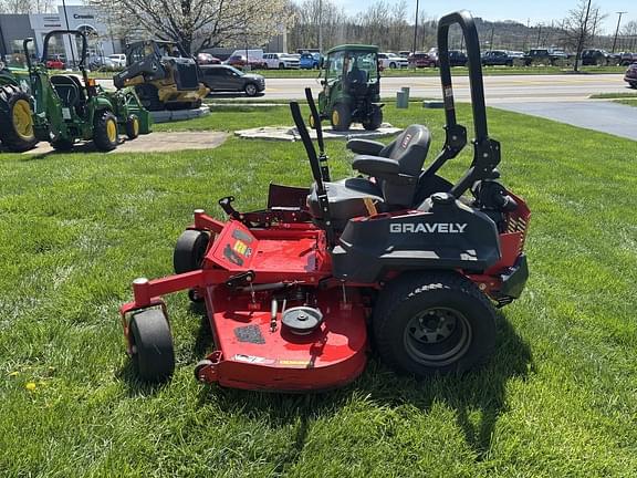 Image of Gravely  Pro Turn 272 equipment image 2