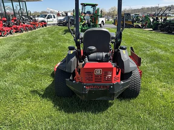 Image of Gravely  Pro Turn 272 equipment image 4