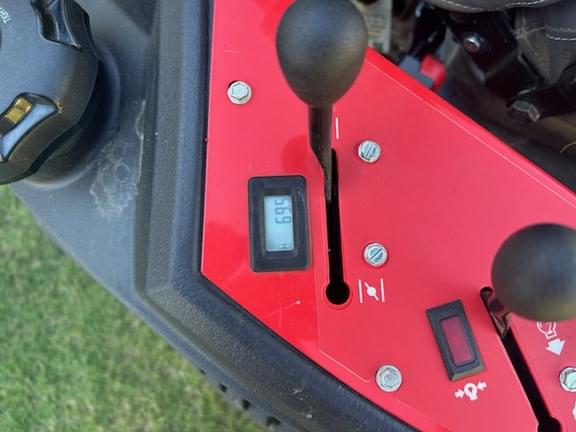 Image of Gravely Pro-Turn 52 equipment image 3