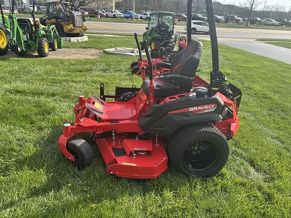 Image of Gravely Pro-Turn 660 equipment image 2