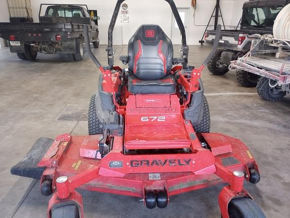 Image of Gravely Pro-Turn 672 equipment image 3