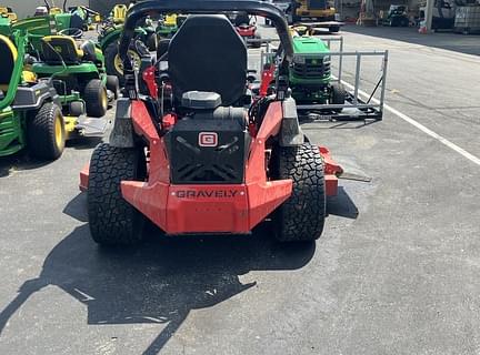 Image of Gravely Pro-Turn 672 equipment image 3