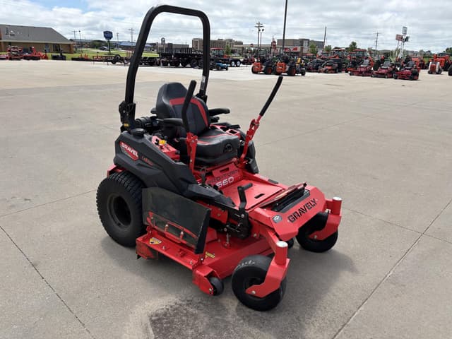 Image of Gravely Pro-Turn 560 equipment image 3