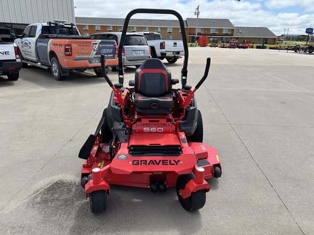 Image of Gravely Pro-Turn 560 equipment image 2