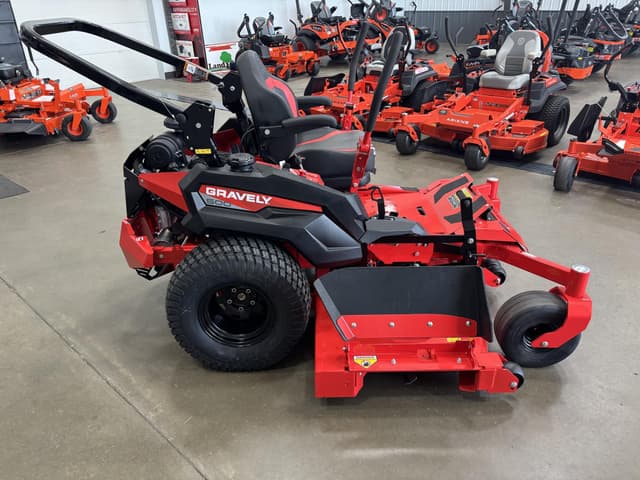 Image of Gravely Pro-Turn 572 equipment image 3