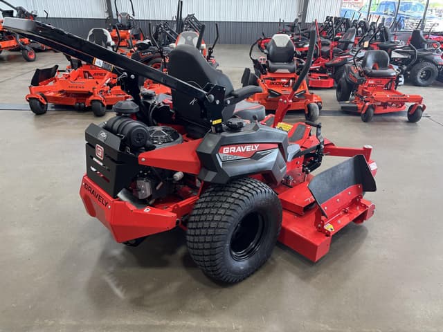 Image of Gravely Pro-Turn 572 equipment image 4