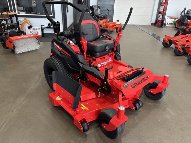 Image of Gravely Pro-Turn 572 equipment image 2