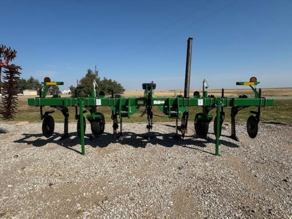 2023 Great Plains VT1500 Equipment Image0