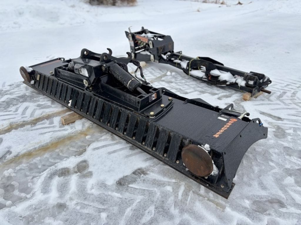 2023 Grouser AG240 Equipment Image0