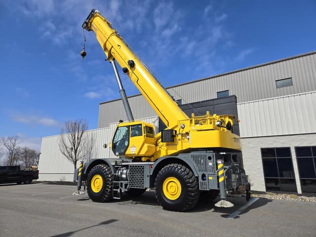 Image of Grove GRT8100 equipment image 1