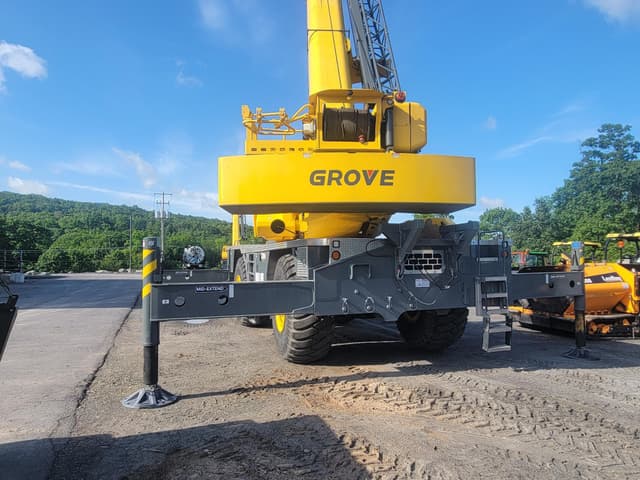 Image of Grove GRT8120 equipment image 1