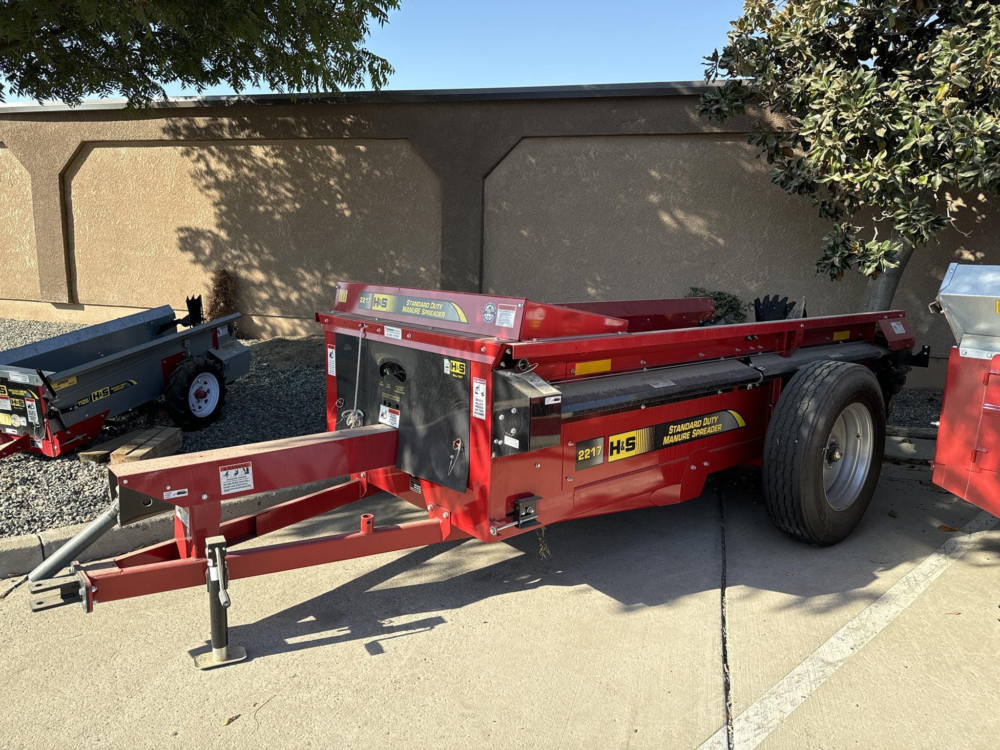 2023 H&S 2217 Equipment Image0