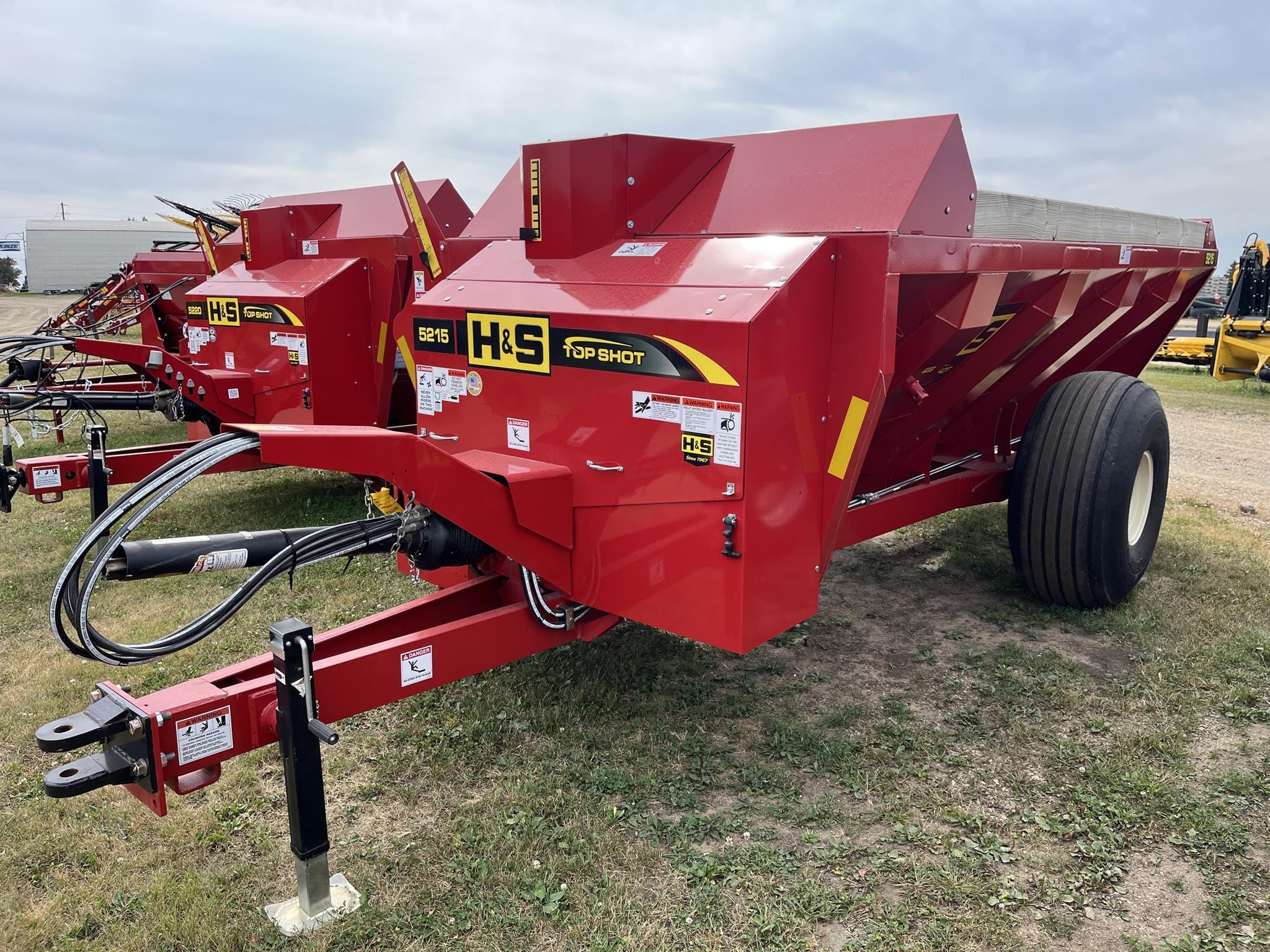 2023 H&S 5215 Equipment Image0