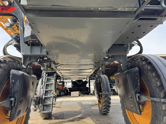 Image of Hagie STS12 equipment image 4