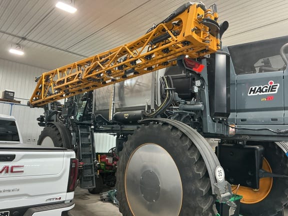 2023 Hagie STS20 Equipment Image0