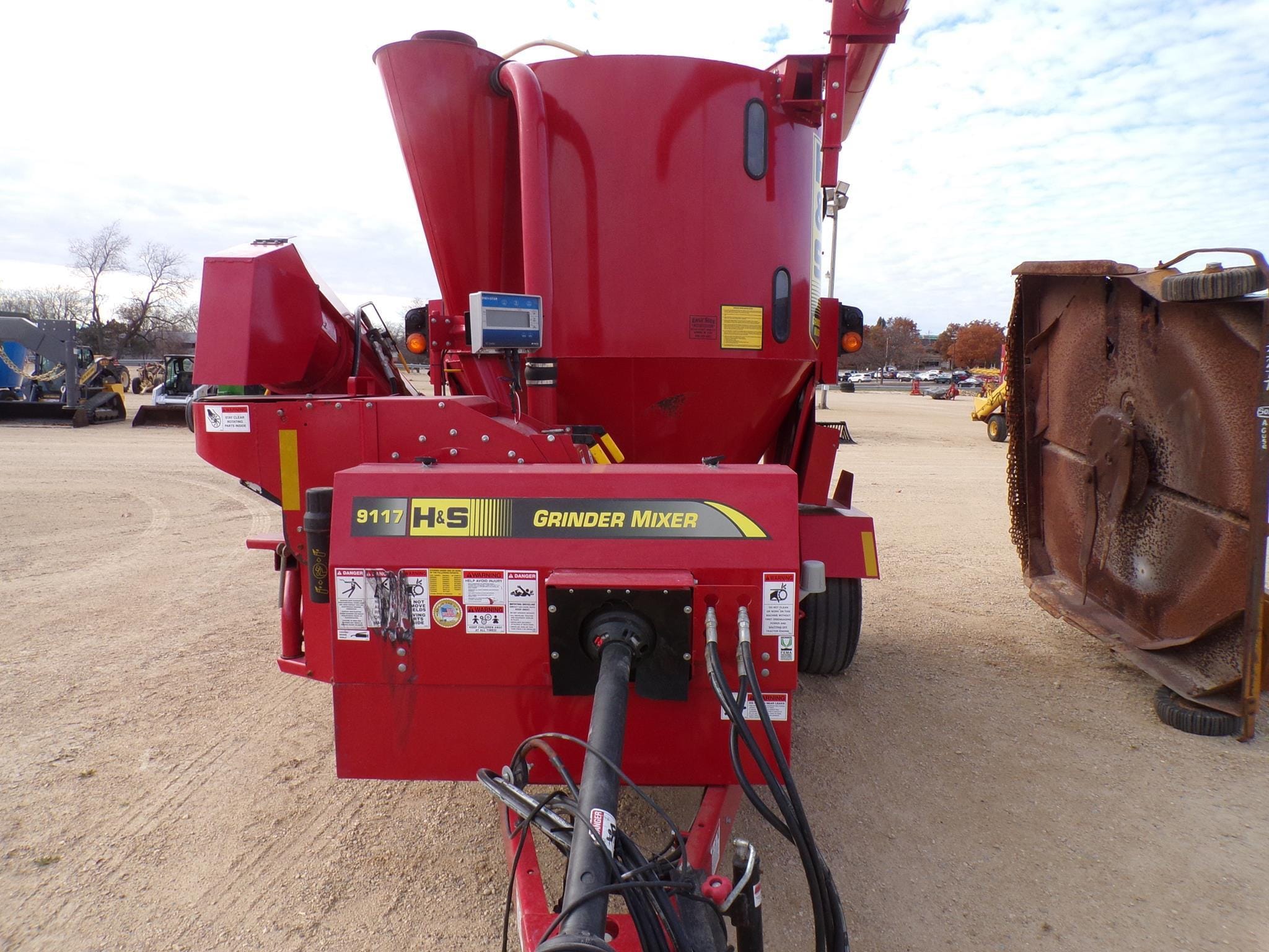 2023 H&S GM9117 Equipment Image0