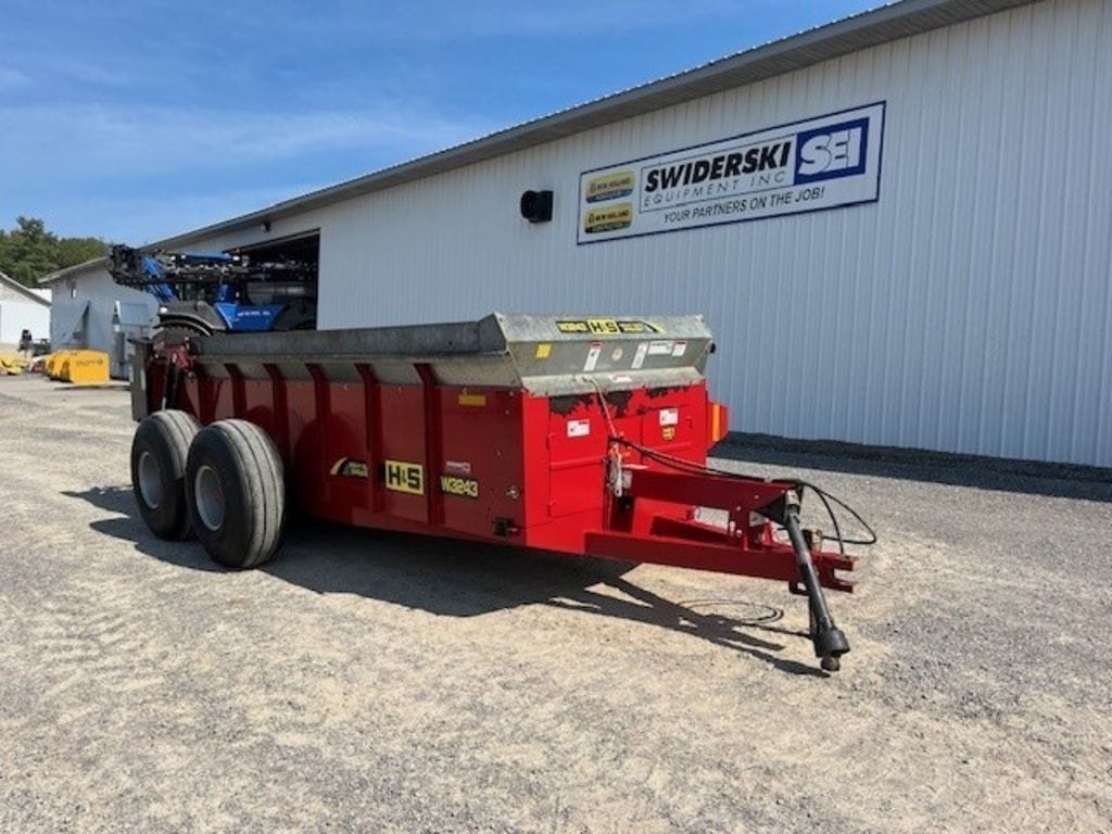 2023 H&S W3243 Equipment Image0