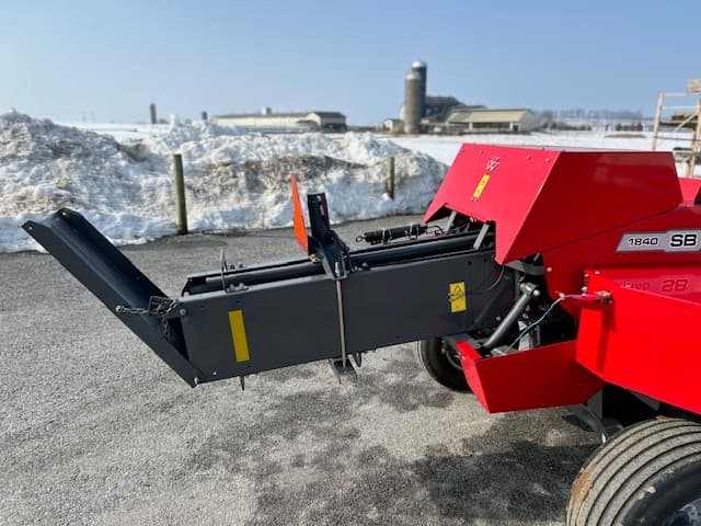 Image of Massey Ferguson Hesston 1840 equipment image 3