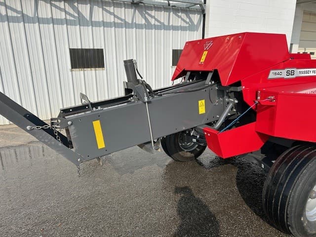 Image of Massey Ferguson Hesston 1840 equipment image 2