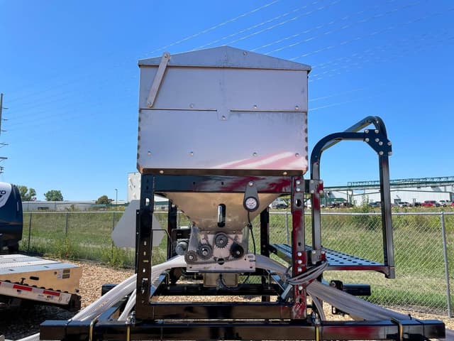 Image of Hiniker 7055 equipment image 2