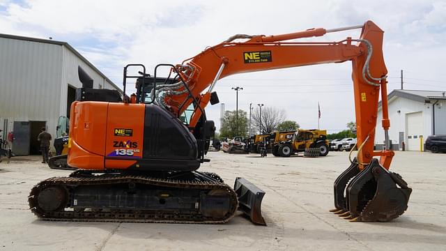 Image of Hitachi ZX135US-6 equipment image 4