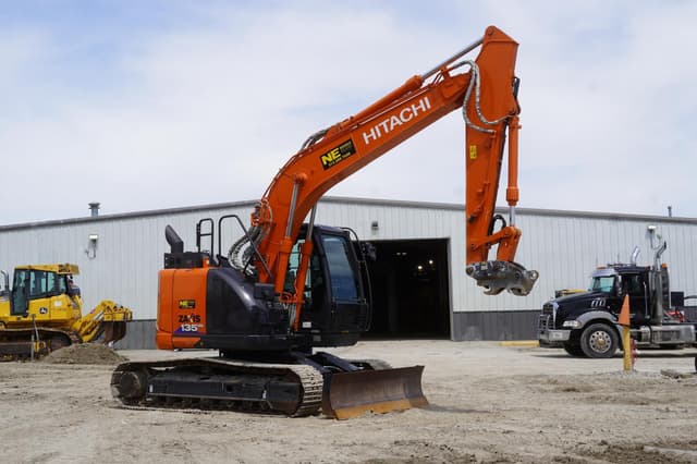 Image of Hitachi ZX135US-6 equipment image 3